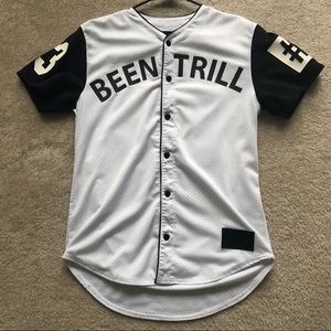 baseball shirt size small